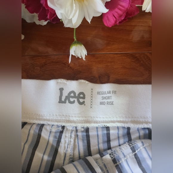 Lee Mid Size Regular Fit Shorts Size 18 - Picture 3 of 7